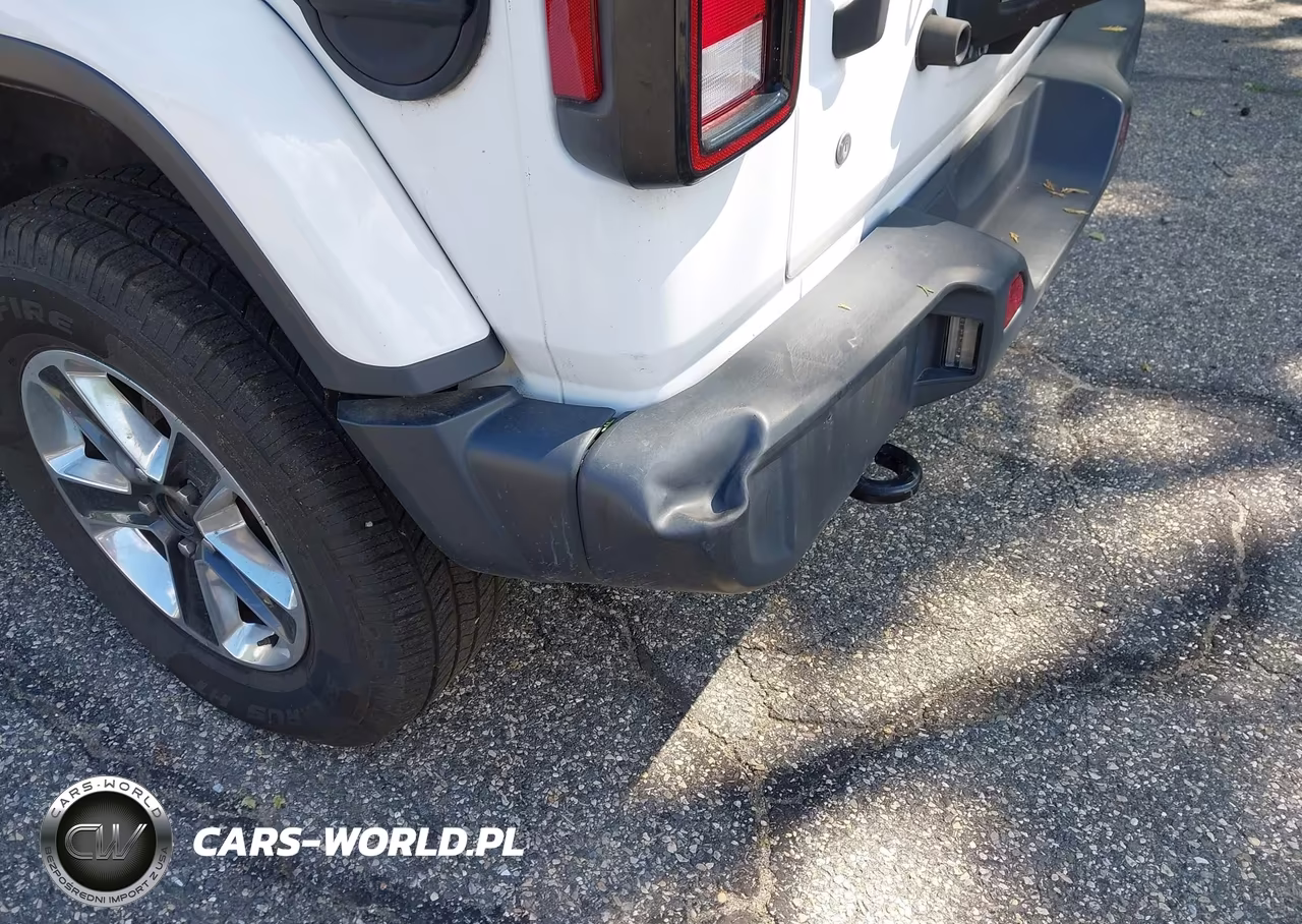 2019 Jeep Wrangler Unlimited Sahara 4X4 VIN:1C4HJXEN0KW590312 - 6