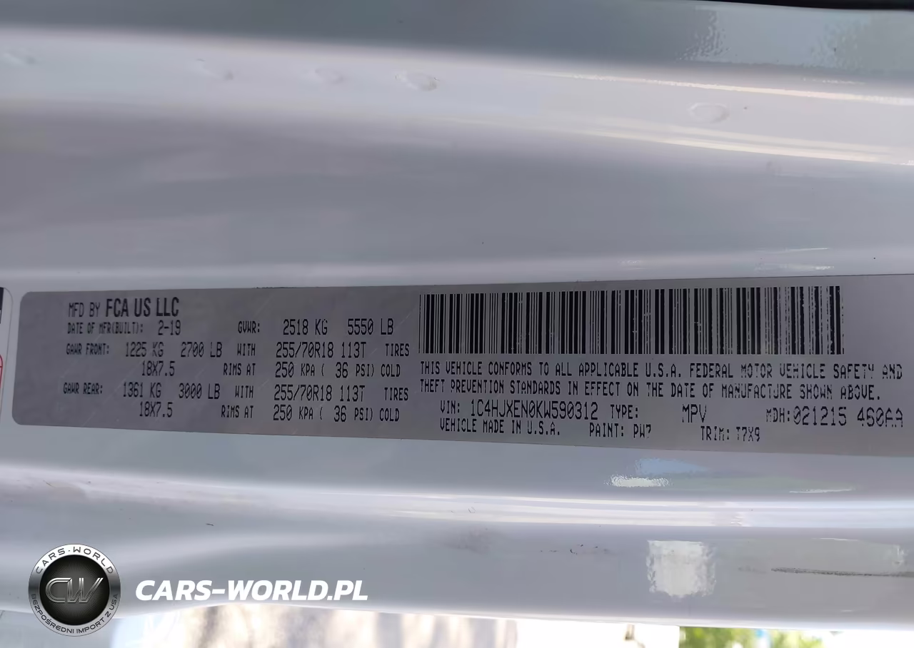 2019 Jeep Wrangler Unlimited Sahara 4X4 VIN:1C4HJXEN0KW590312 - 9