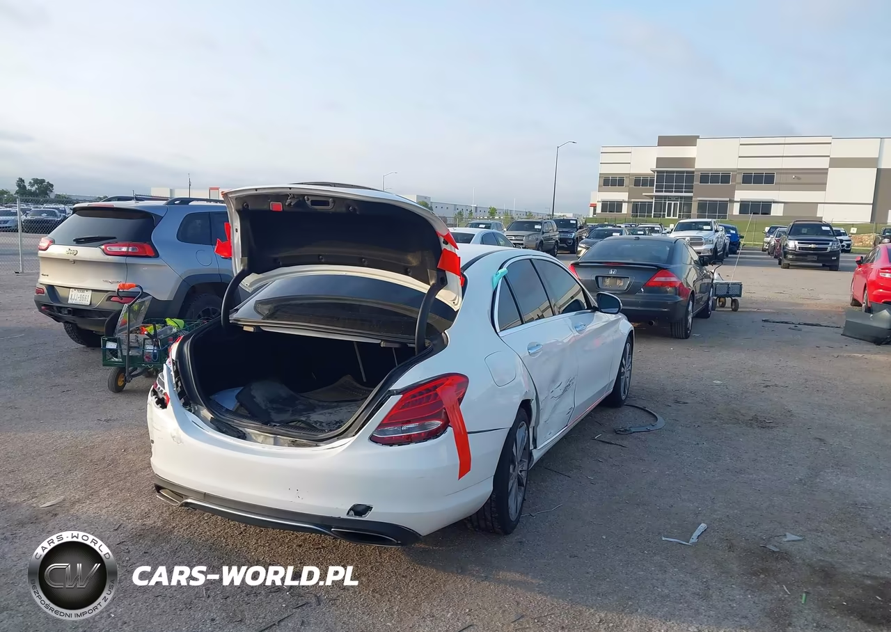 2015 Mercedes-Benz C 300 VIN:55SWF4JB3FU088390 - 4