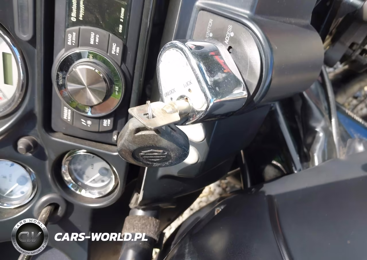 2011 Harley-Davidson Flhx VIN:1HD1KBM10BB655004 - 11