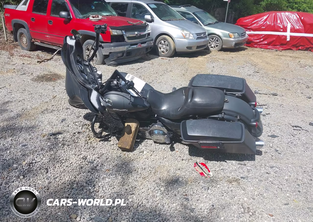 2011 Harley-Davidson Flhx VIN:1HD1KBM10BB655004 - 13