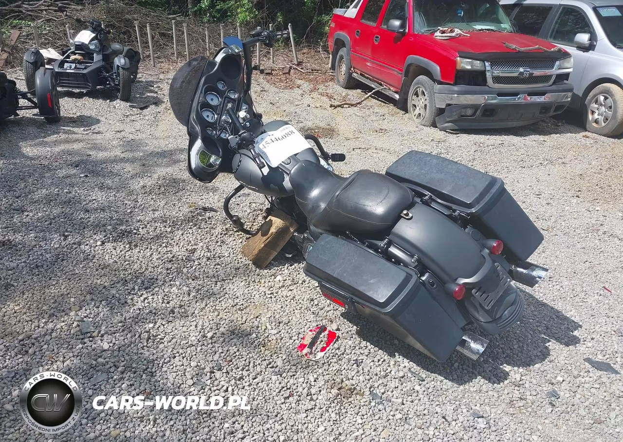 2011 Harley-Davidson Flhx VIN:1HD1KBM10BB655004 - 3