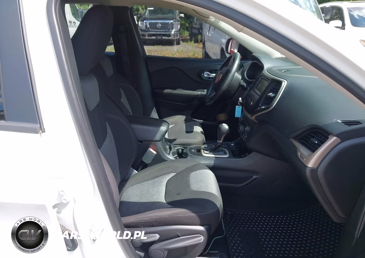 2017 Jeep Cherokee Altitude VIN:1C4PJMAB6HW502362 - 5
