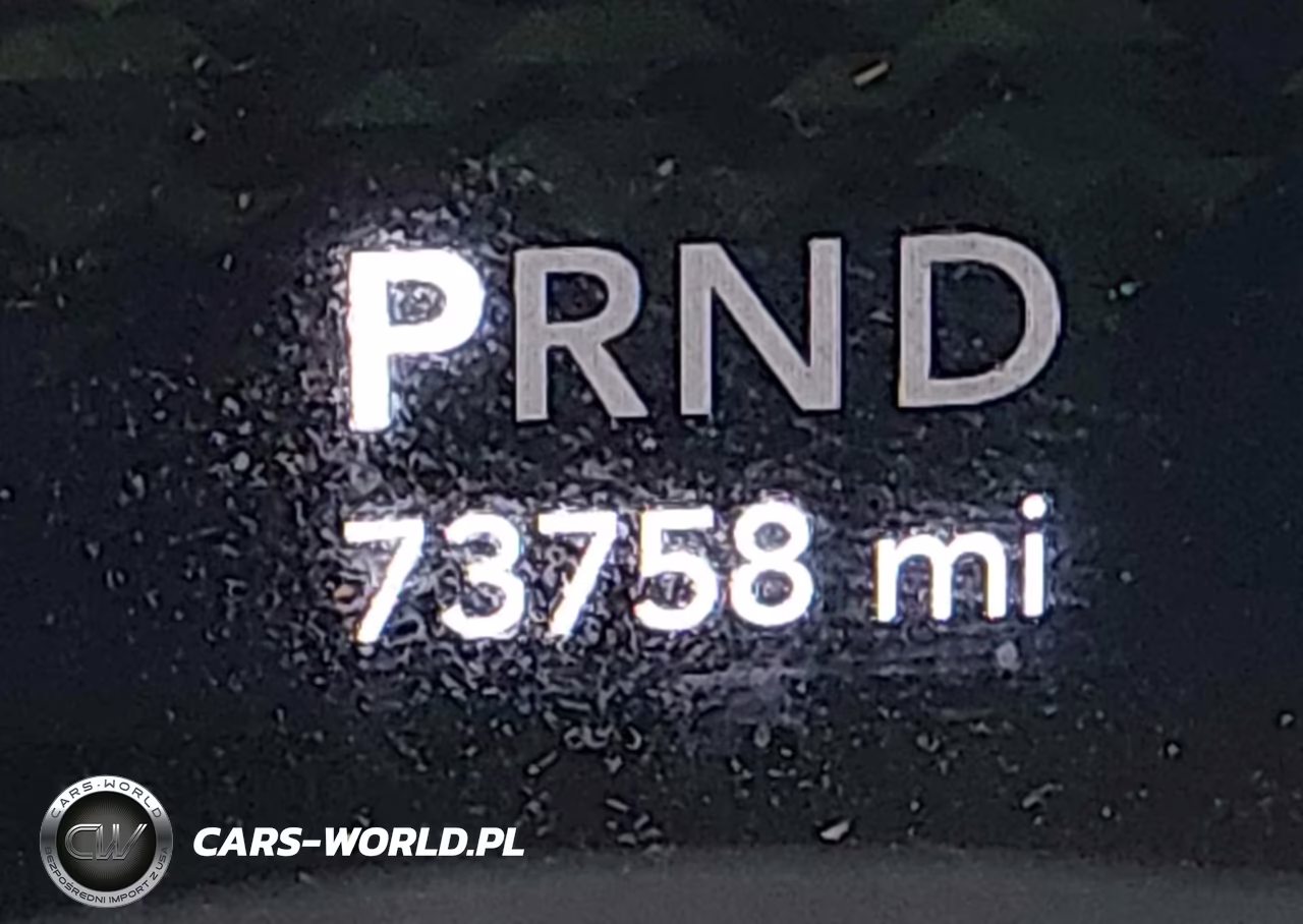 2019 Jeep Wrangler Unlimited Sahara 4X4 VIN:1C4HJXENXKW618228 - 16