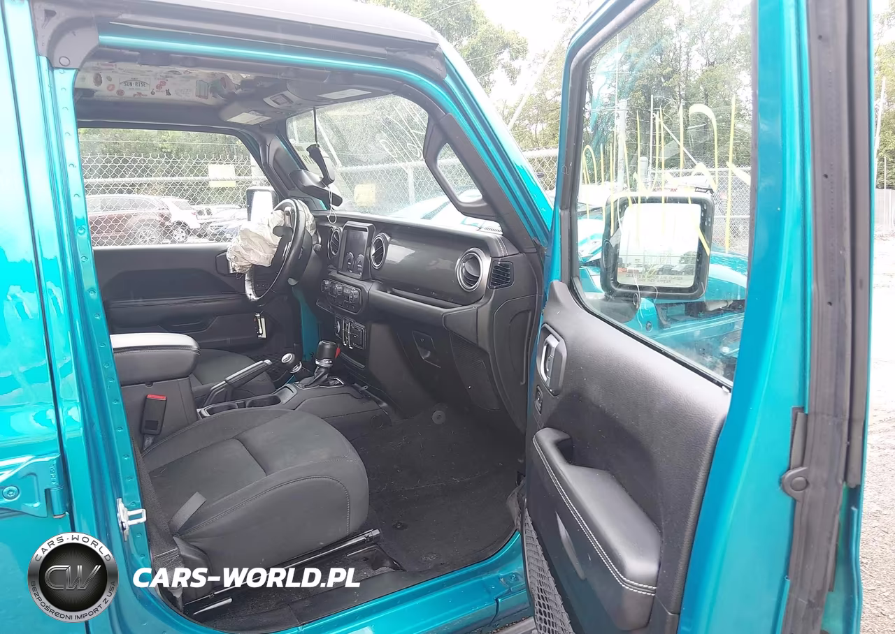 2019 Jeep Wrangler Unlimited Sahara 4X4 VIN:1C4HJXENXKW618228 - 5