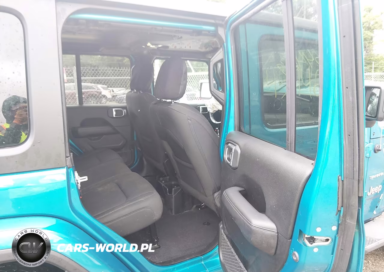 2019 Jeep Wrangler Unlimited Sahara 4X4 VIN:1C4HJXENXKW618228 - 8