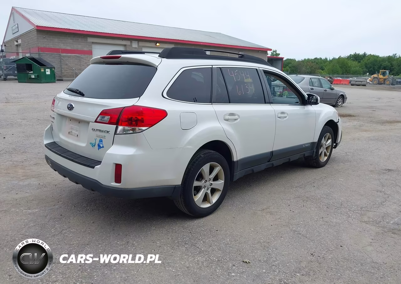 2013 Subaru Outback 2.5I Premium VIN:4S4BRBCC0D3304347 - 4