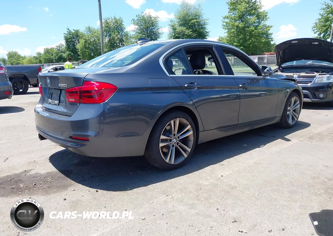 2018 BMW 330I xDrive VIN:WBA8D9C56JA615423 - 4