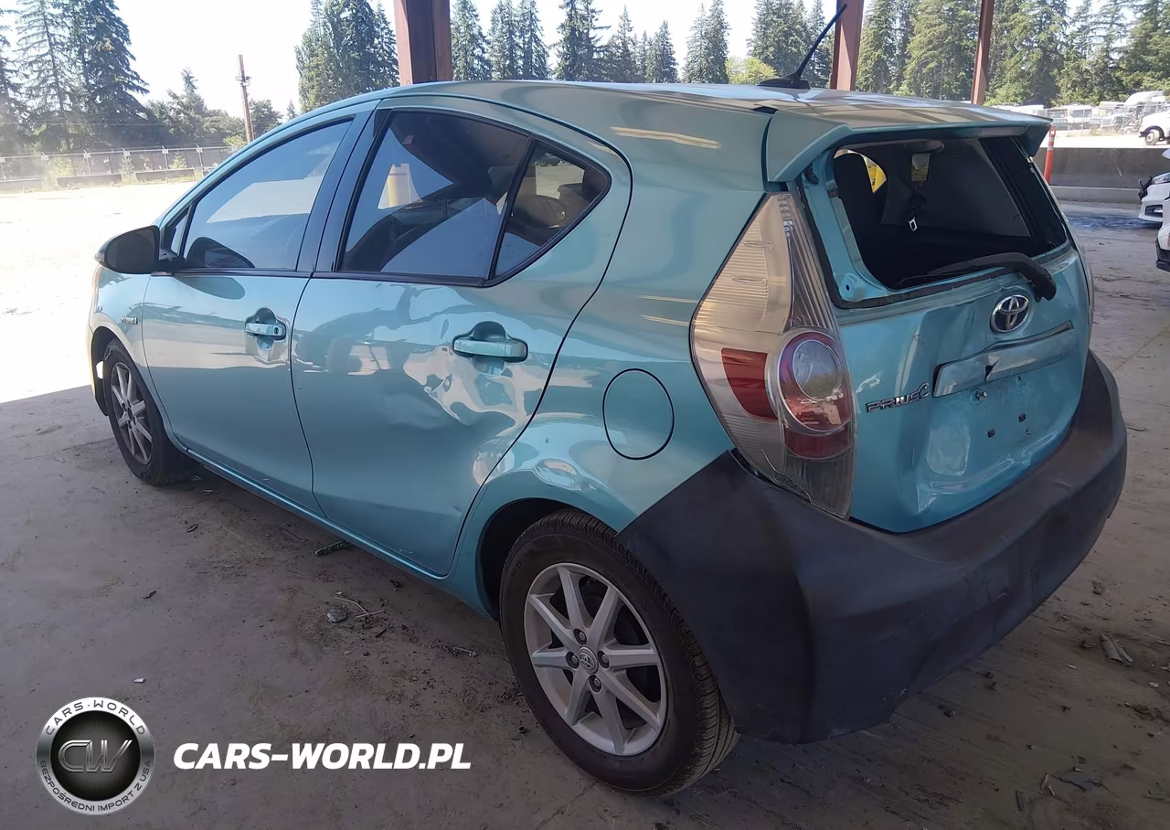 2014 Toyota Prius C Four VIN:JTDKDTB32E1066993 - 3