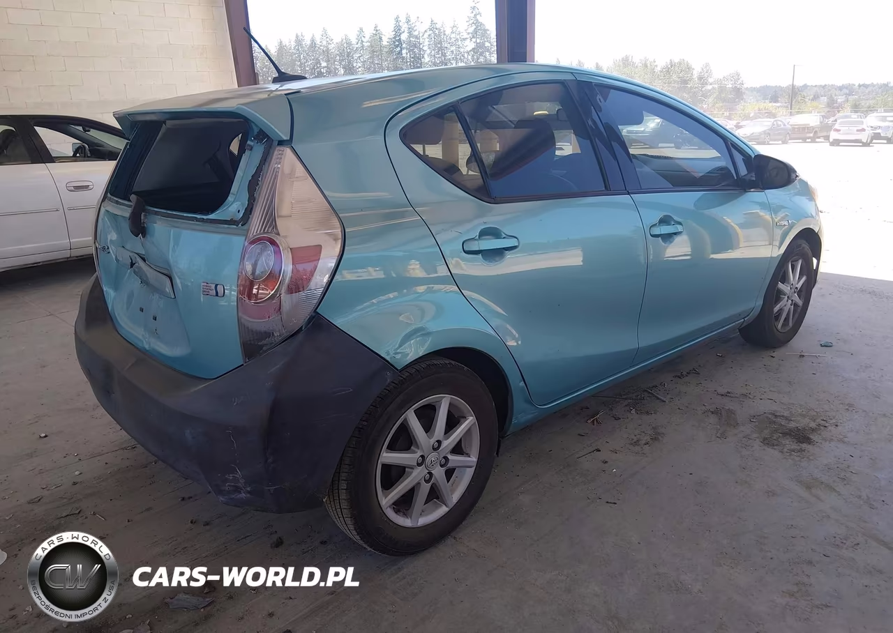 2014 Toyota Prius C Four VIN:JTDKDTB32E1066993 - 4