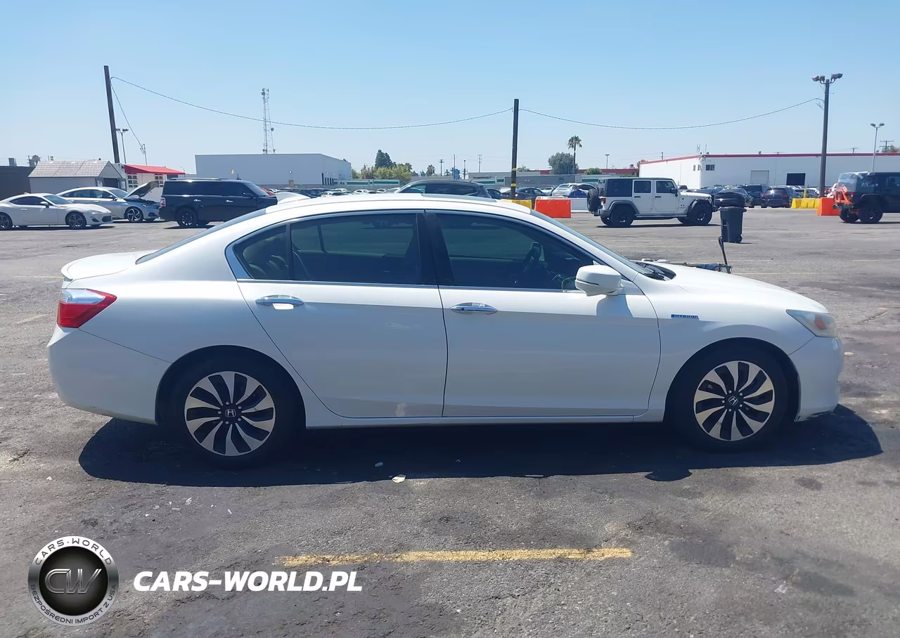 2015 Honda Accord Hybrid Touring VIN:1HGCR6F70FA012485 - 13