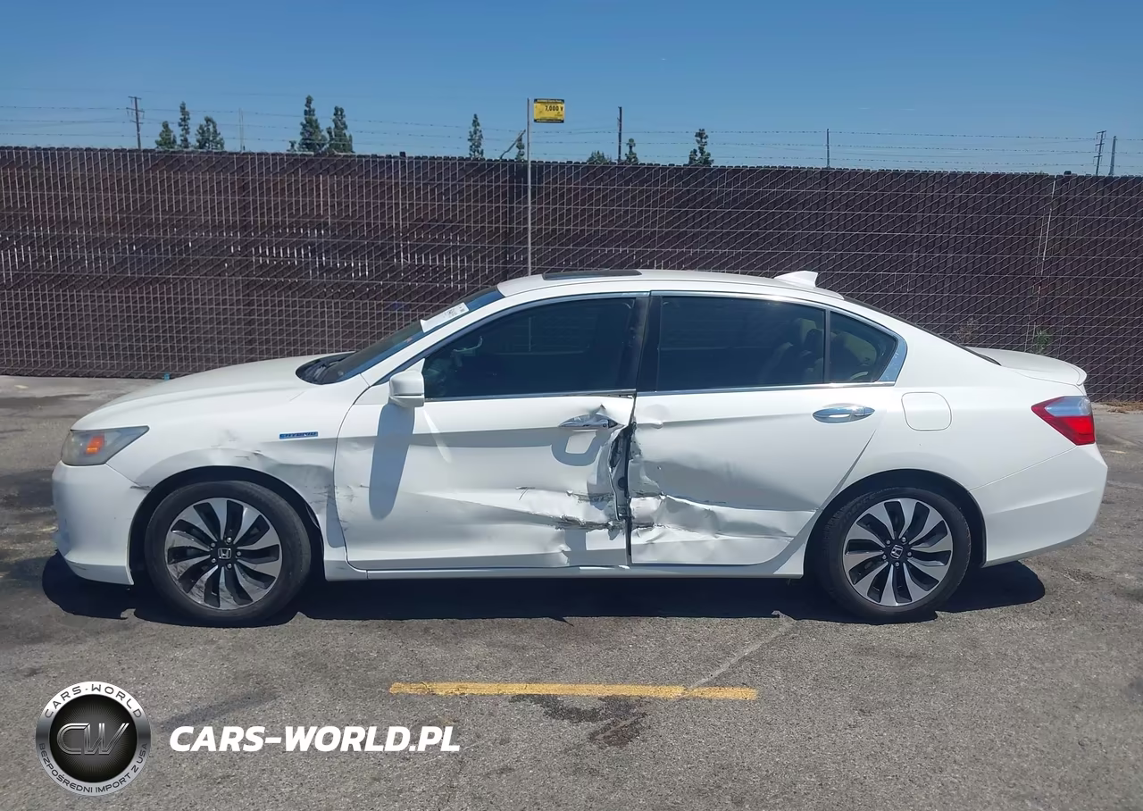 2015 Honda Accord Hybrid Touring VIN:1HGCR6F70FA012485 - 14