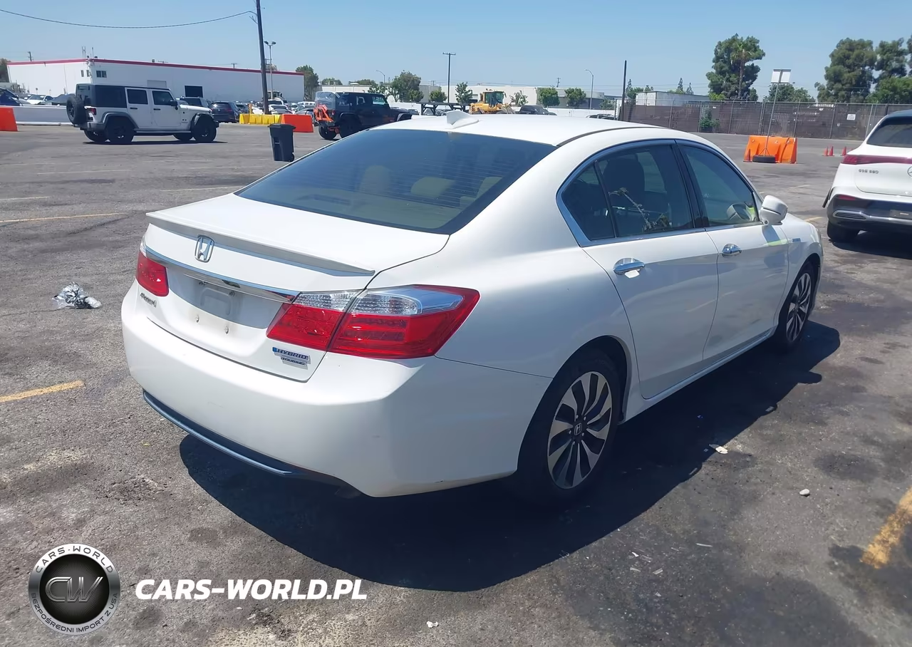 2015 Honda Accord Hybrid Touring VIN:1HGCR6F70FA012485 - 4