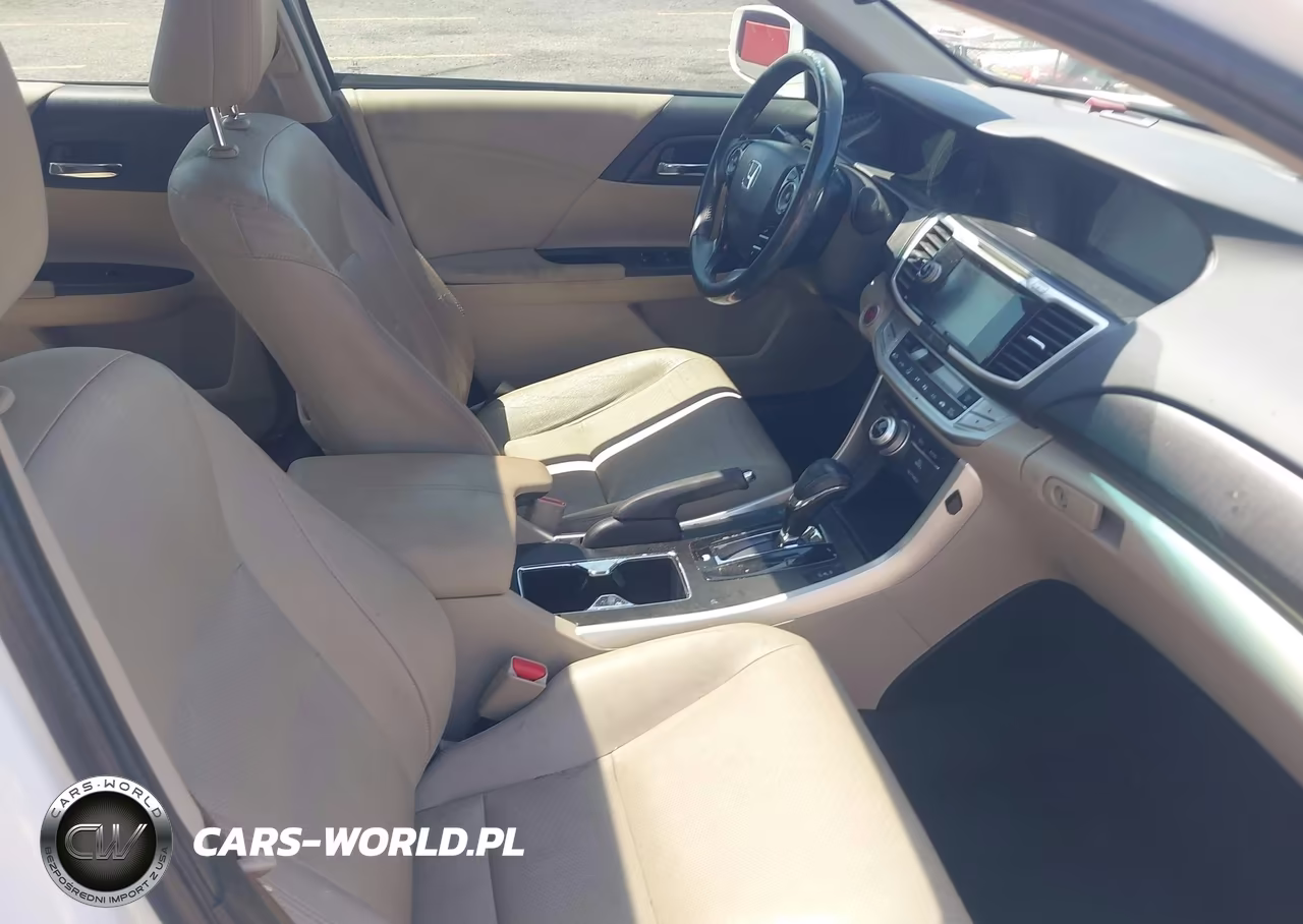 2015 Honda Accord Hybrid Touring VIN:1HGCR6F70FA012485 - 5