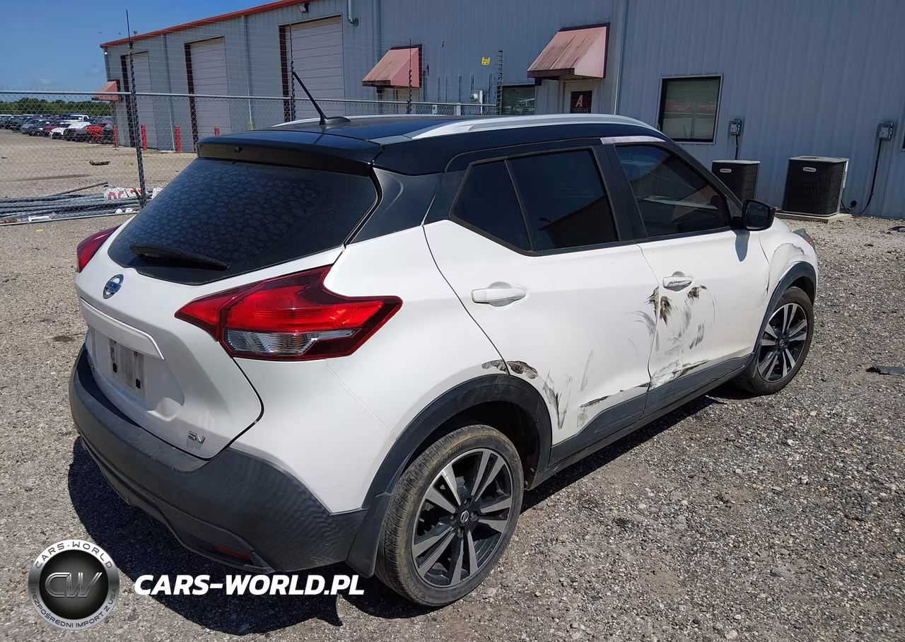 2019 Nissan Kicks Sv VIN:3N1CP5CU6KL566435 - 4
