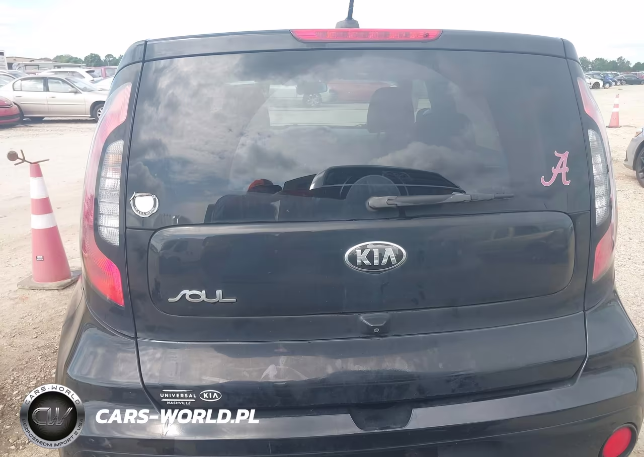 2018 Kia Soul + VIN:KNDJP3A52J7581893 - 17