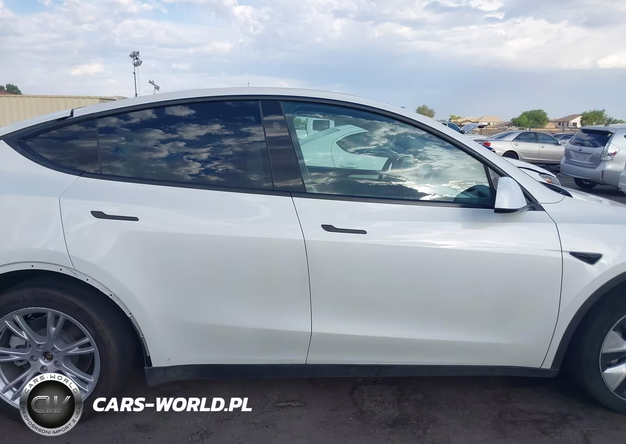 2024 Tesla Model Y Long Range Dual Motor All-Wheel Drive VIN:7SAYGAEE1RF030828 - 14