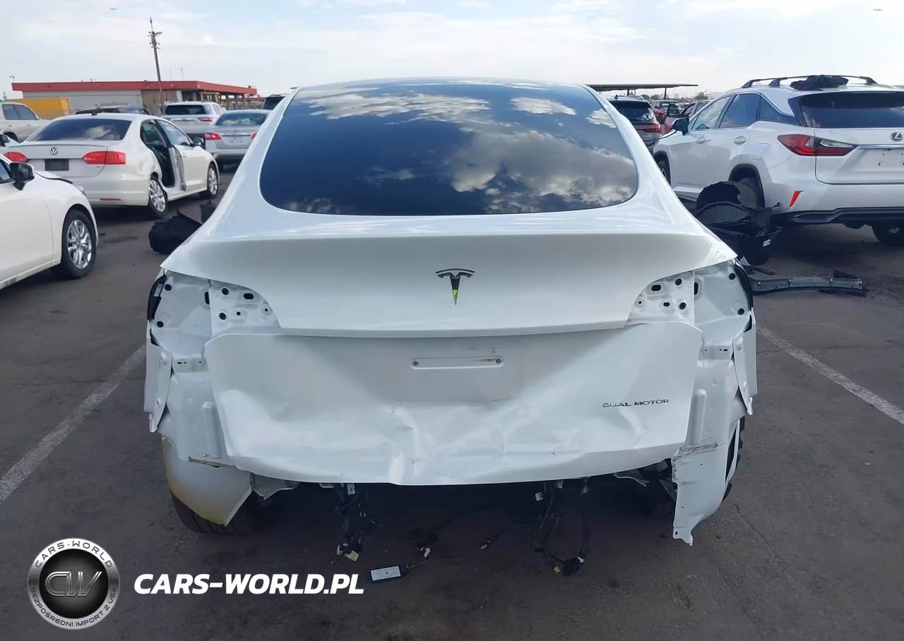 2024 Tesla Model Y Long Range Dual Motor All-Wheel Drive VIN:7SAYGAEE1RF030828 - 17