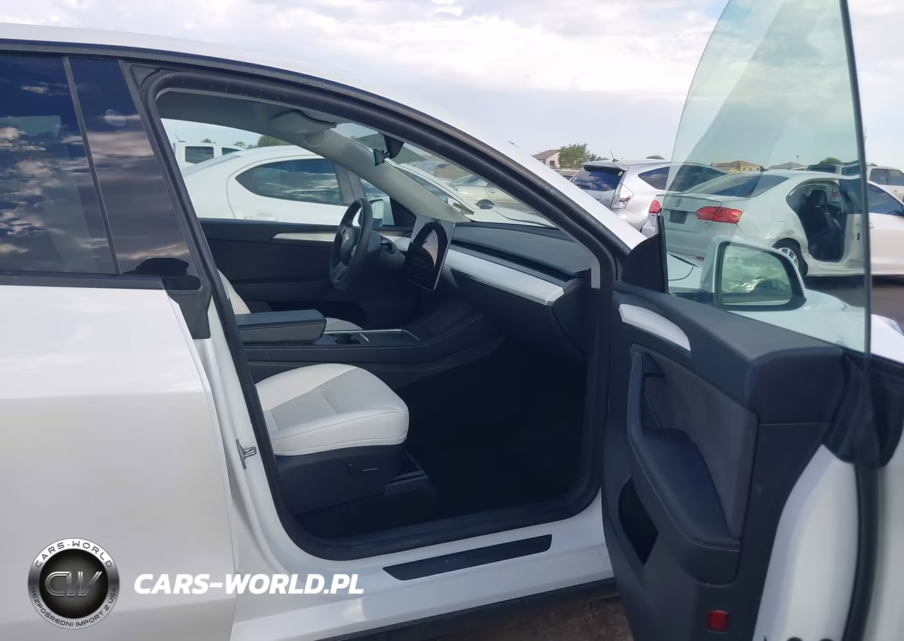 2024 Tesla Model Y Long Range Dual Motor All-Wheel Drive VIN:7SAYGAEE1RF030828 - 5