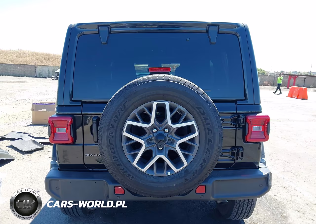 2025 Jeep Wrangler 4-Door Sahara 4X4 VIN:1C4PJXEN3SW656721 - 17