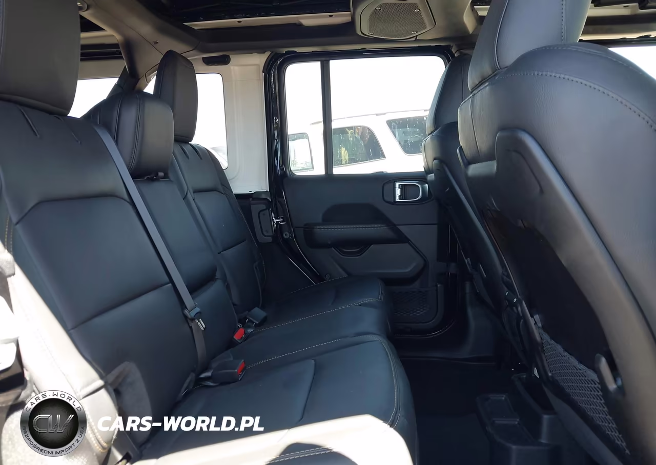 2025 Jeep Wrangler 4-Door Sahara 4X4 VIN:1C4PJXEN3SW656721 - 8
