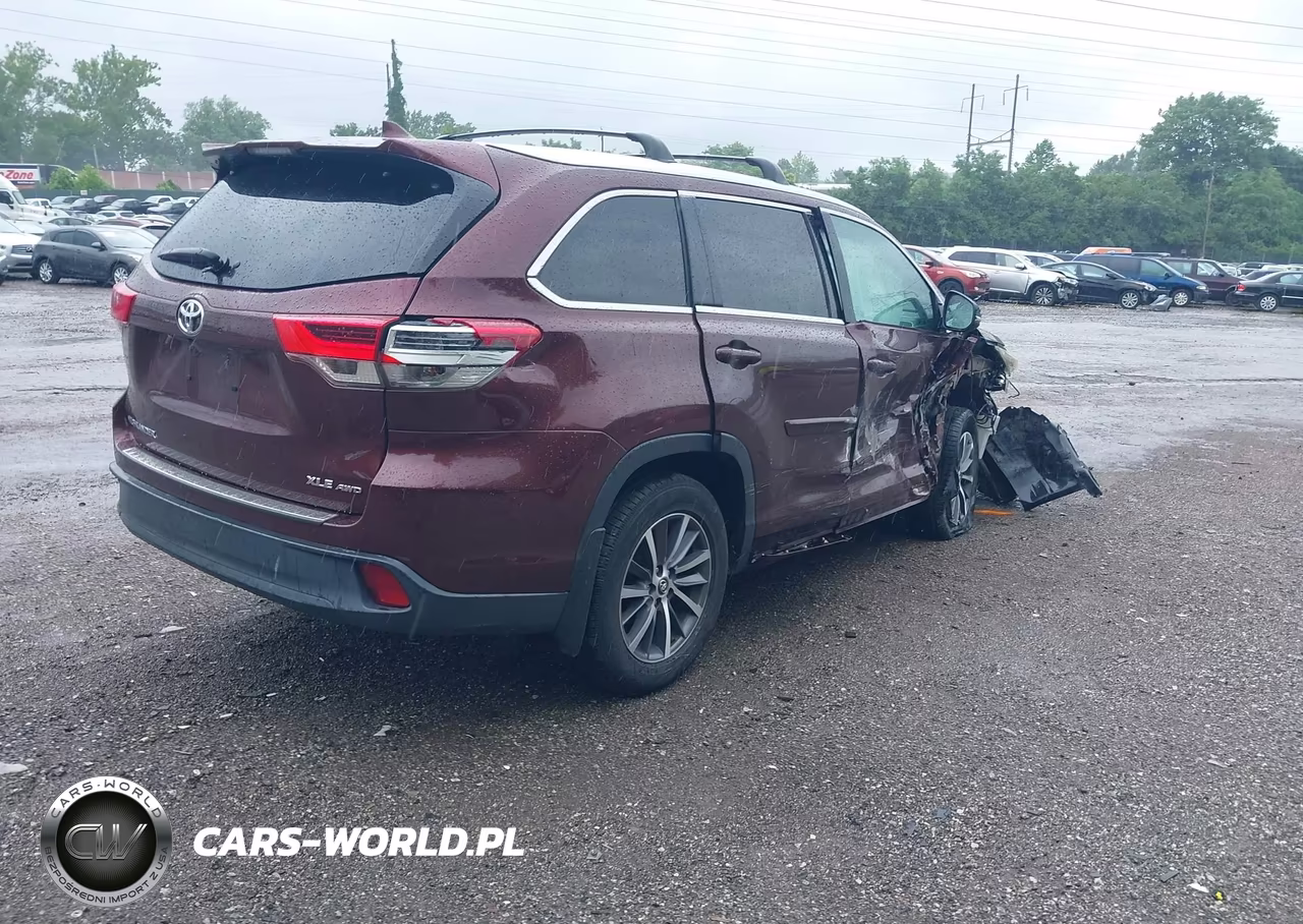 2017 Toyota Highlander Xle VIN:5TDJZRFH5HS375581 - 4