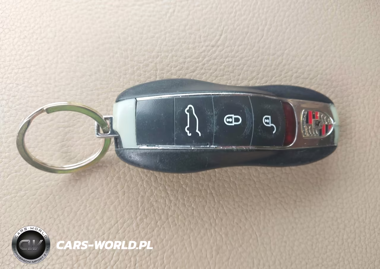 2011 Porsche Cayenne Hybrid S VIN:WP1AE2A27BLA91592 - 11