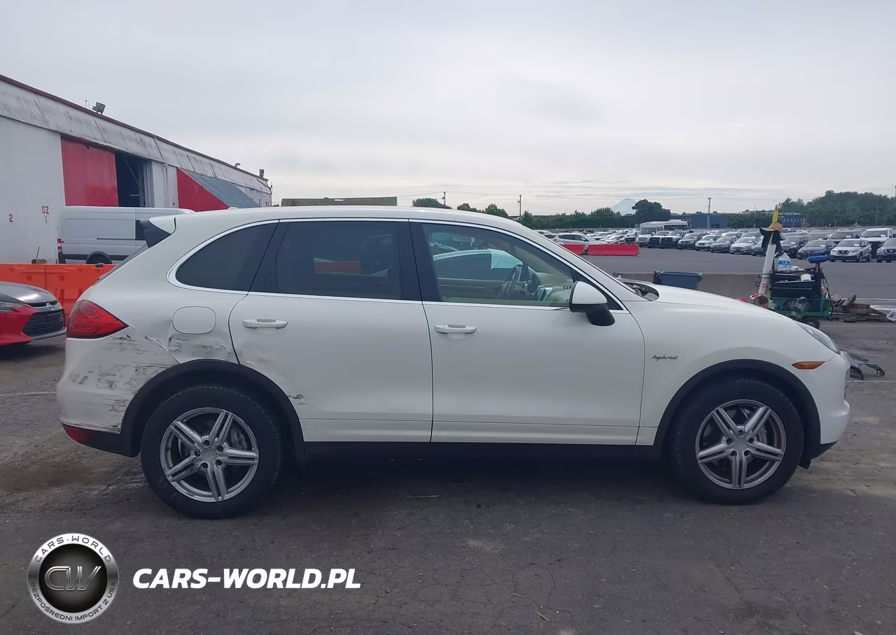2011 Porsche Cayenne Hybrid S VIN:WP1AE2A27BLA91592 - 13