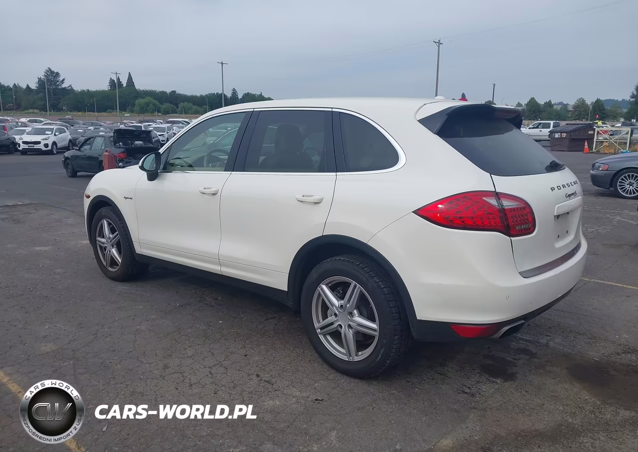 2011 Porsche Cayenne Hybrid S VIN:WP1AE2A27BLA91592 - 3