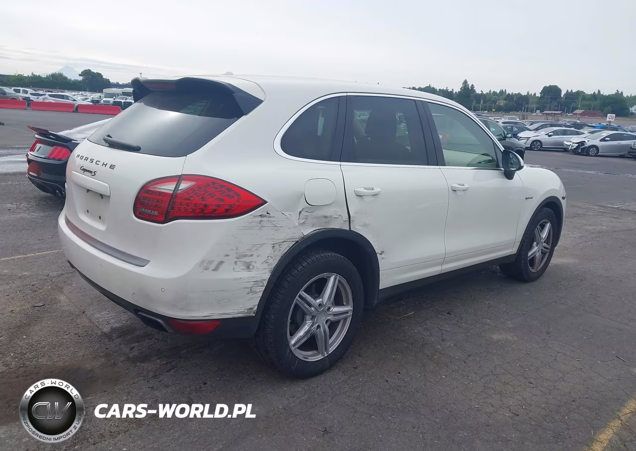 2011 Porsche Cayenne Hybrid S VIN:WP1AE2A27BLA91592 - 4