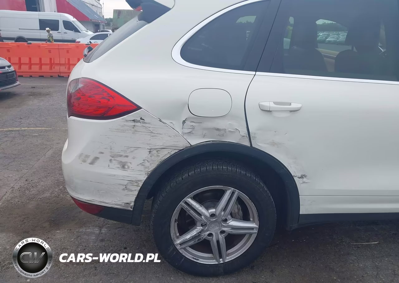 2011 Porsche Cayenne Hybrid S VIN:WP1AE2A27BLA91592 - 6