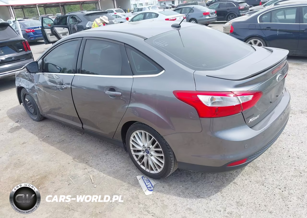 2014 Ford Focus Titanium VIN:1FADP3J28EL117593 - 3