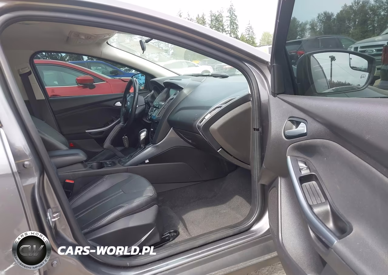 2014 Ford Focus Titanium VIN:1FADP3J28EL117593 - 5