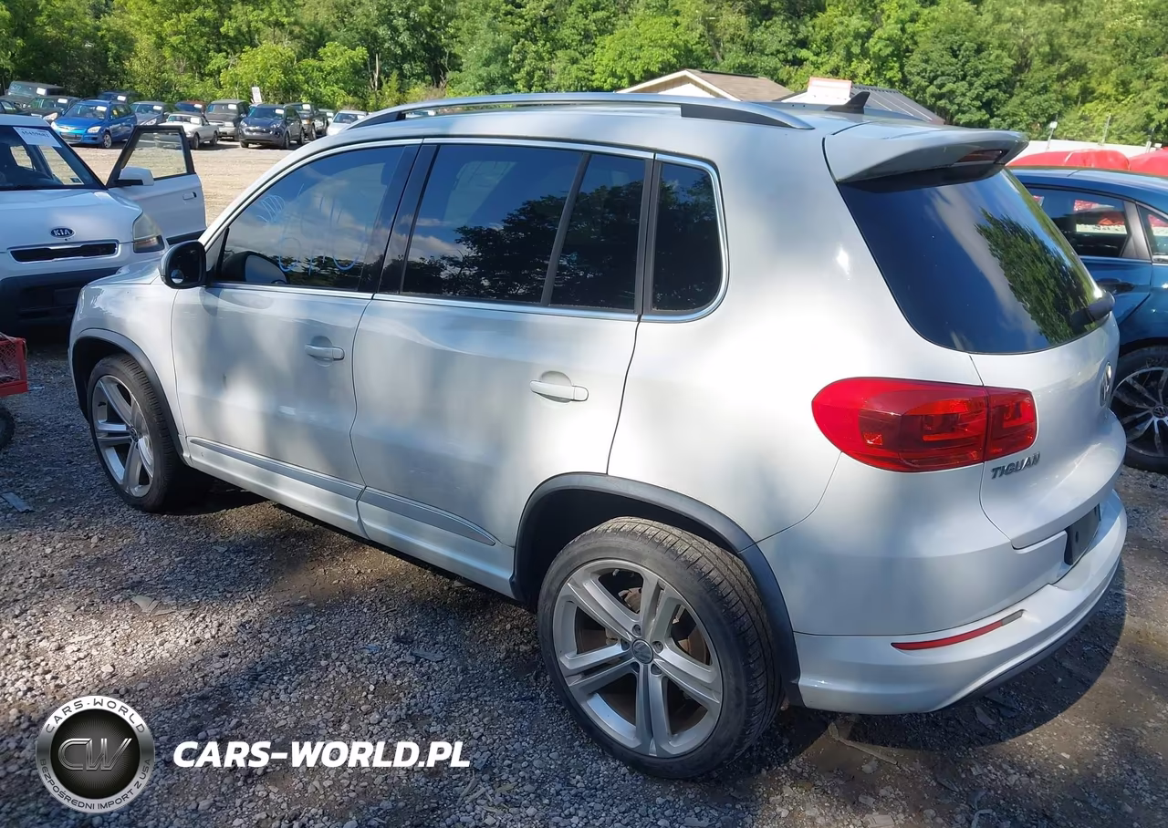 2016 Volkswagen Tiguan R-Line VIN:WVGAV7AX1GW557187 - 3