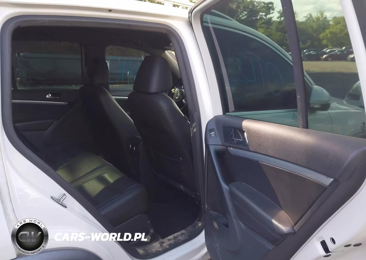 2016 Volkswagen Tiguan R-Line VIN:WVGAV7AX1GW557187 - 8