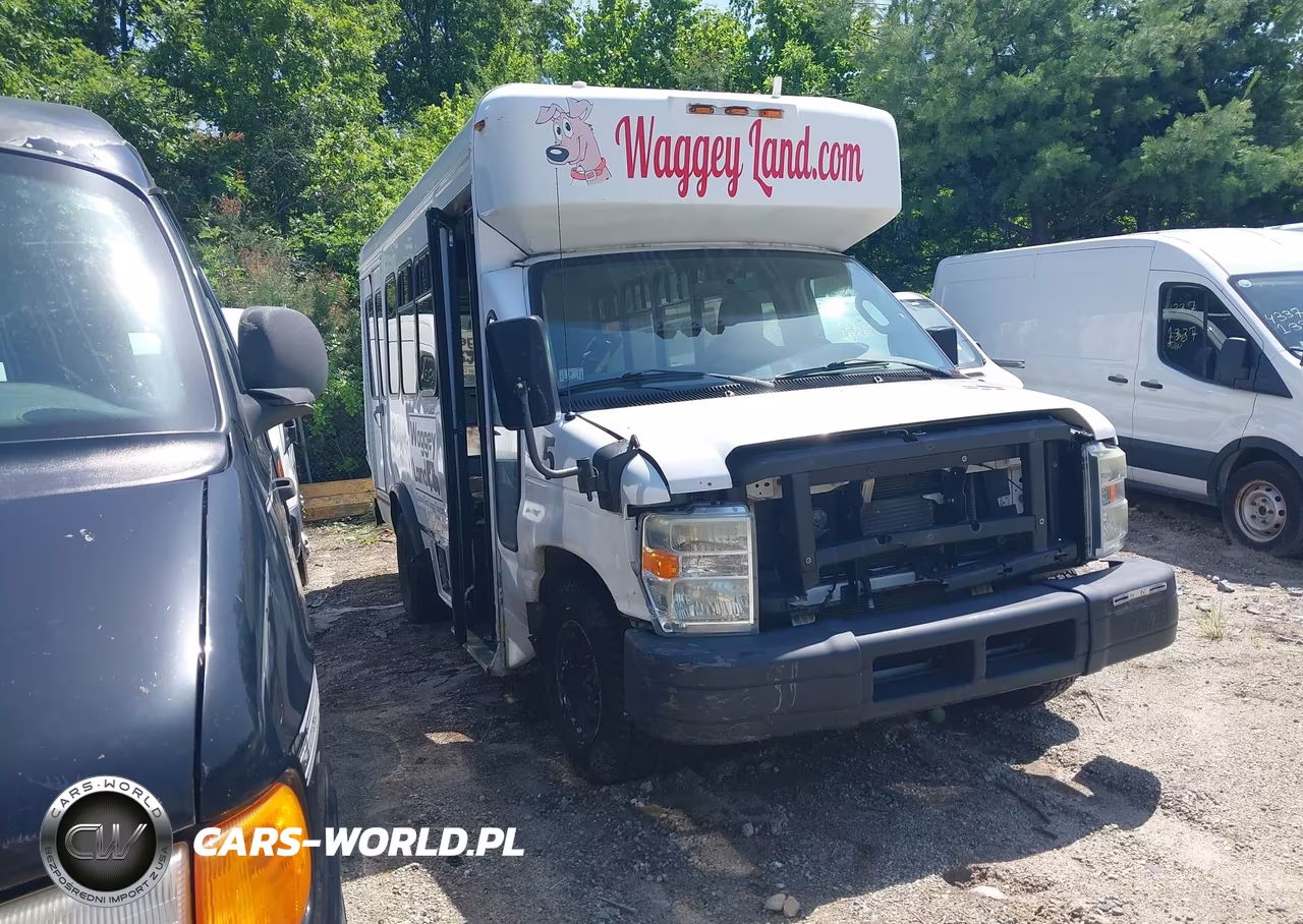 2010 Ford E-350 Cutaway