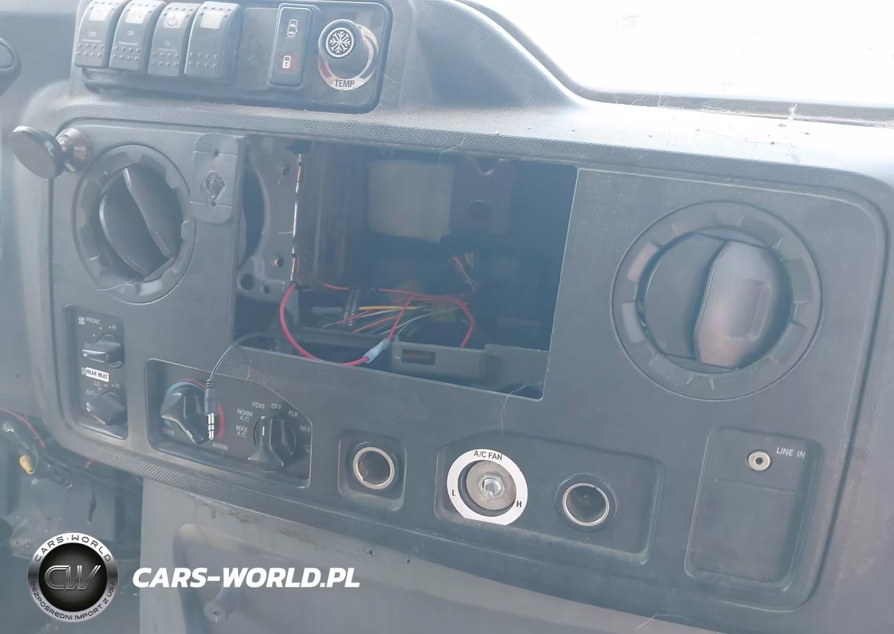 2010 Ford E-350 Cutaway VIN:1FDEE3FLXADA72369 - 13