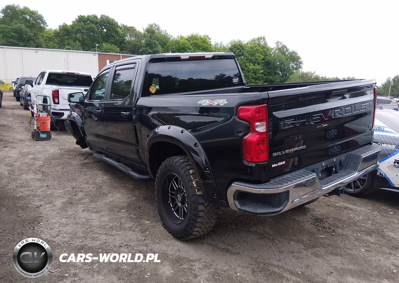2020 Chevrolet Silverado 1500 VIN:1GCUYDED4LZ133924 - 3