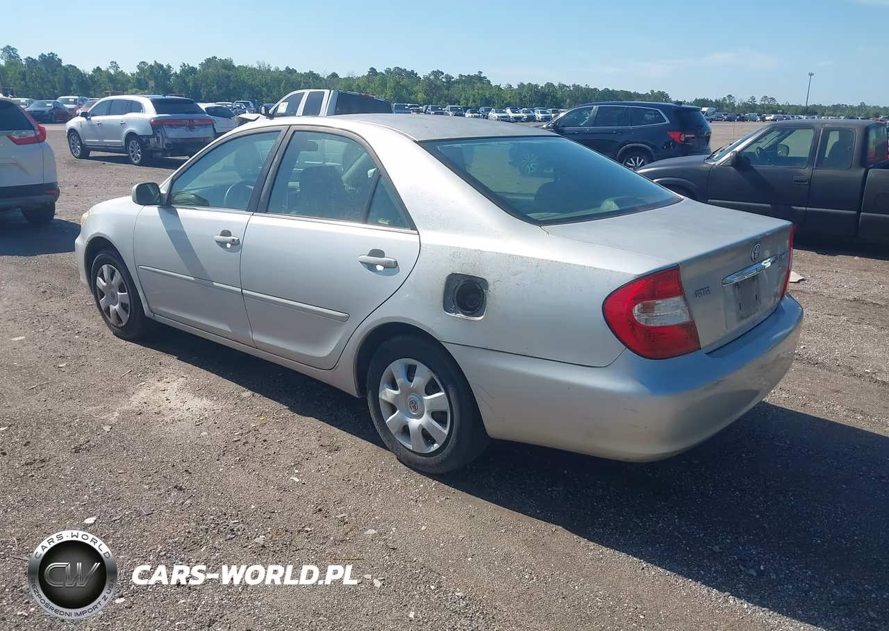 2002 Toyota Camry Le VIN:4T1BE32KX2U587373 - 3