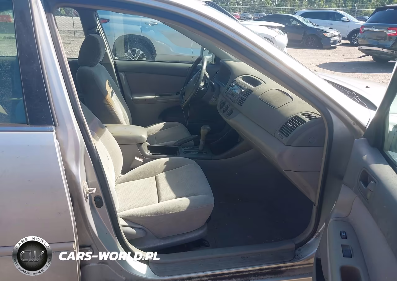 2002 Toyota Camry Le VIN:4T1BE32KX2U587373 - 5