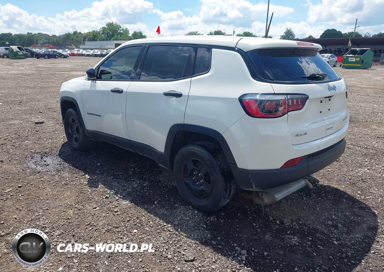 2018 Jeep Compass Sport 4X4 VIN:3C4NJDAB3JT361236 - 3