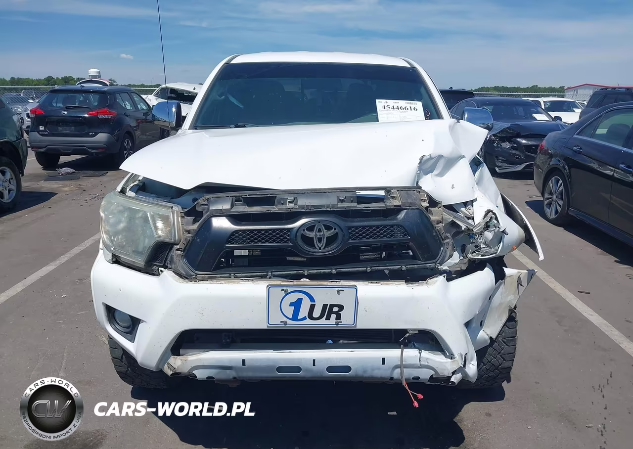 2015 Toyota Tacoma Base V6 VIN:5TFLU4ENXFX138917 - 12