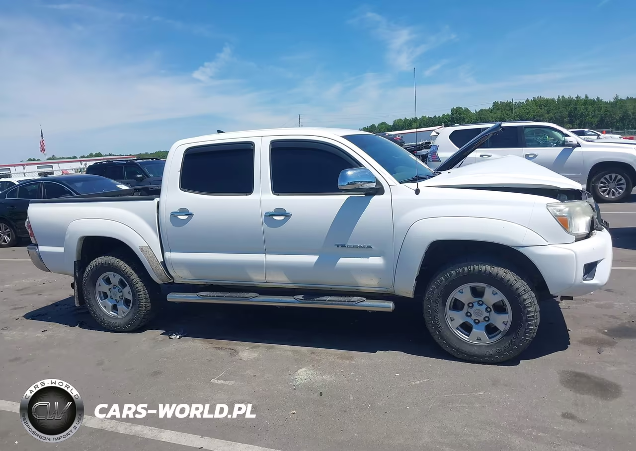 2015 Toyota Tacoma Base V6 VIN:5TFLU4ENXFX138917 - 13