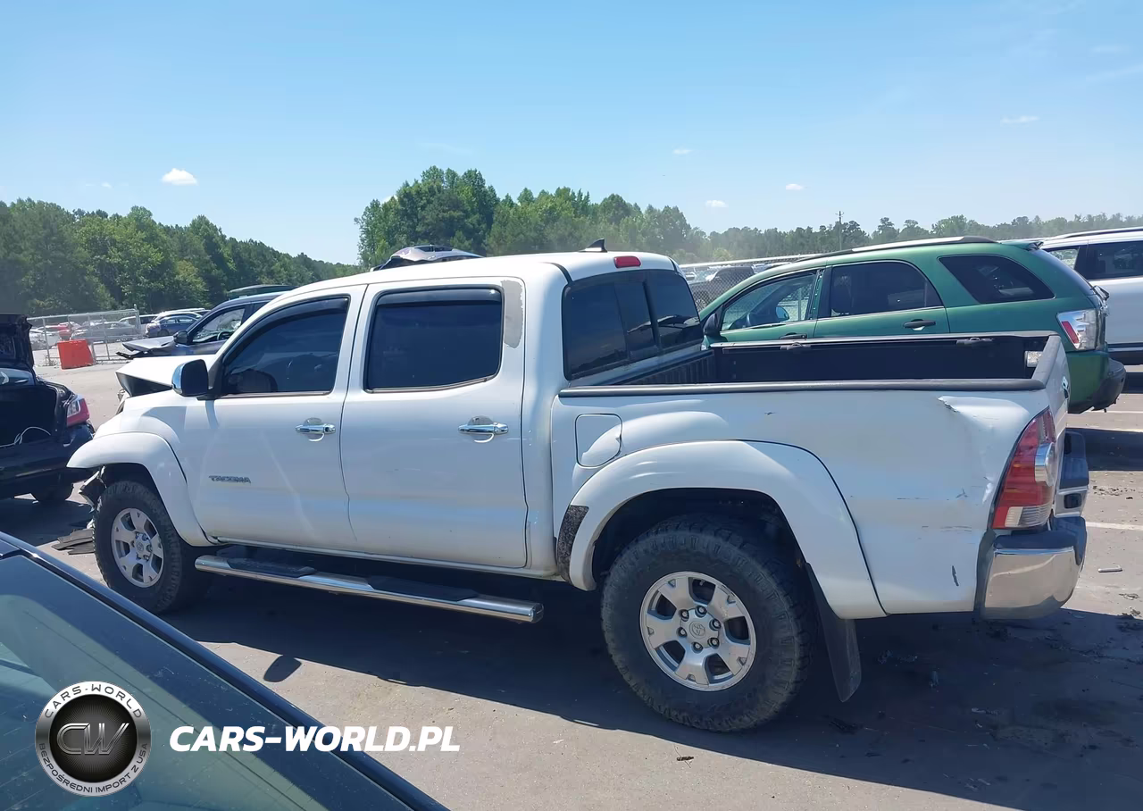 2015 Toyota Tacoma Base V6 VIN:5TFLU4ENXFX138917 - 14