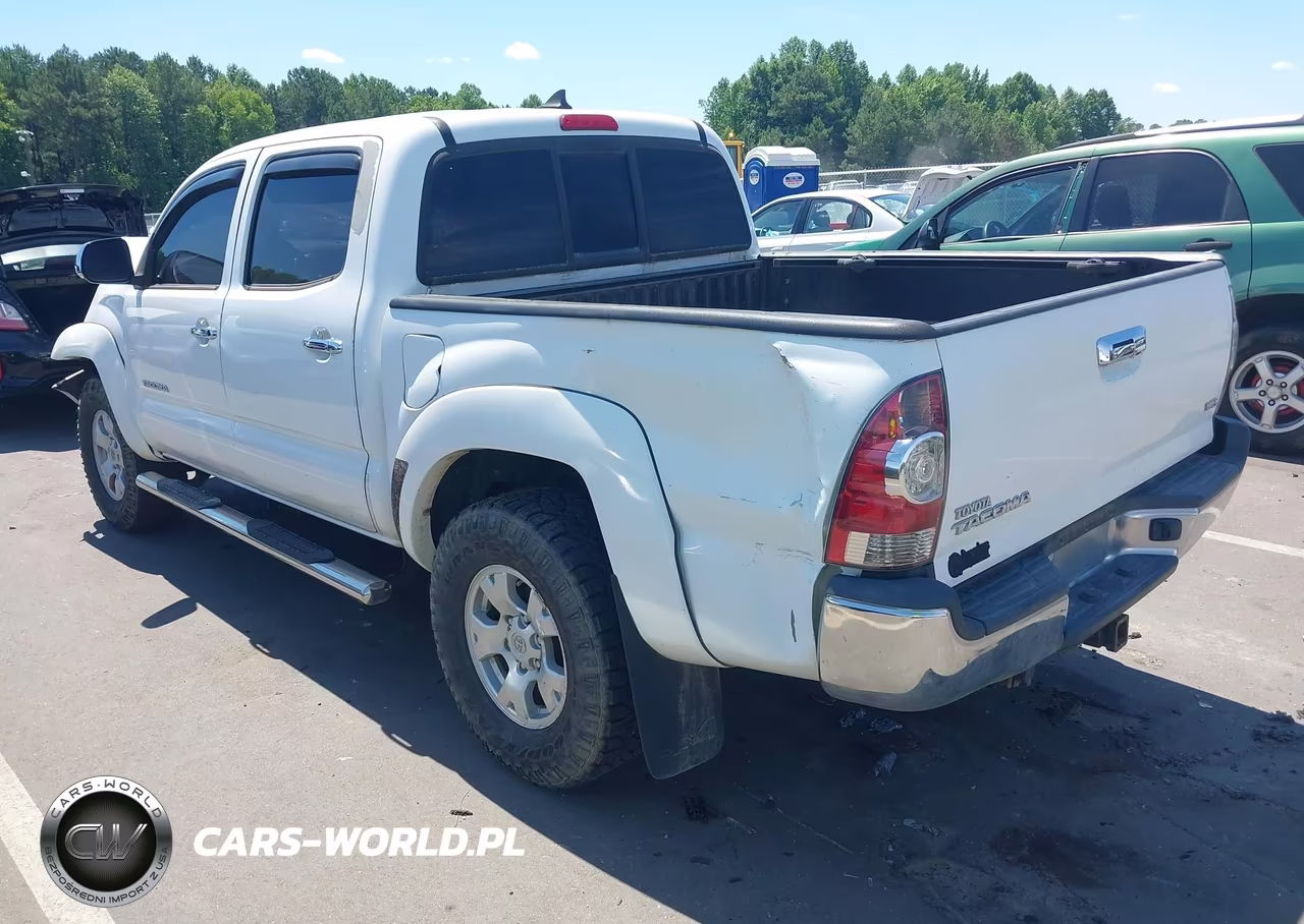 2015 Toyota Tacoma Base V6 VIN:5TFLU4ENXFX138917 - 3