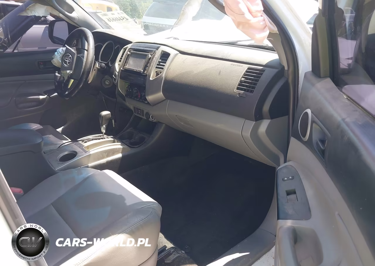 2015 Toyota Tacoma Base V6 VIN:5TFLU4ENXFX138917 - 5