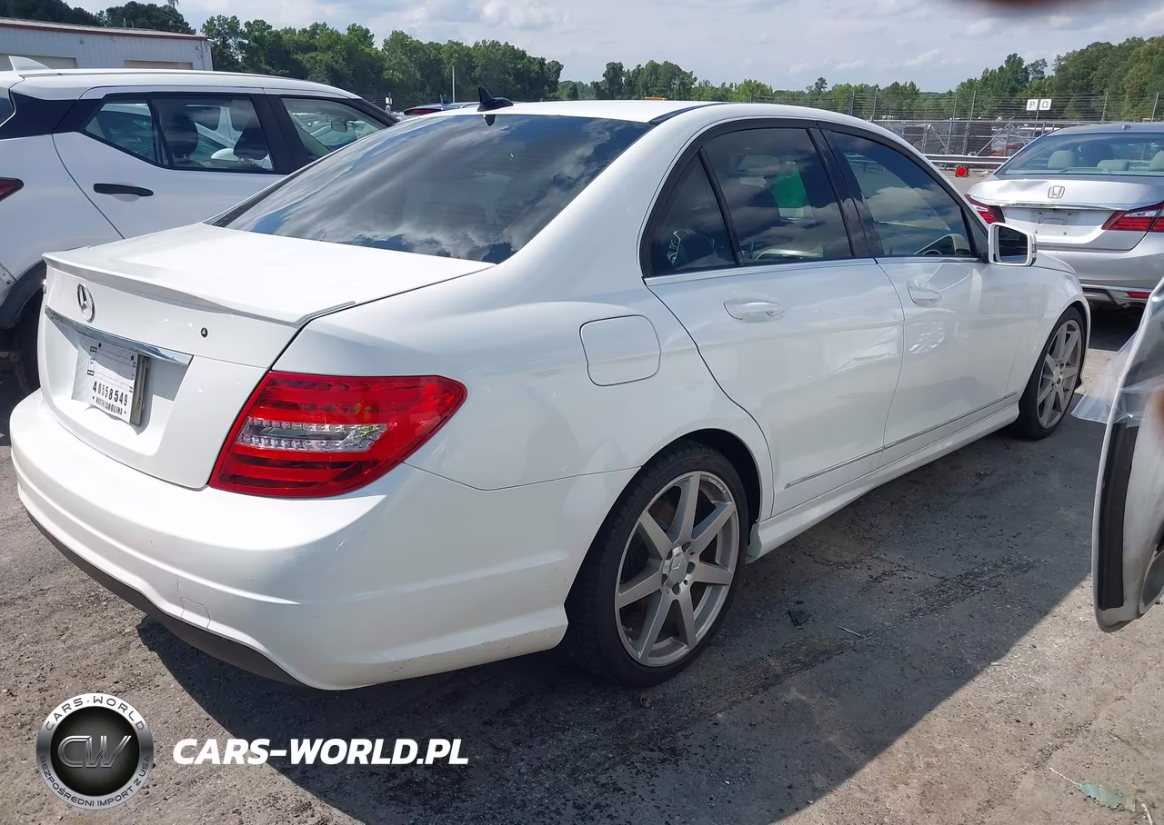 2013 Mercedes-Benz C 250 Sport VIN:WDDGF4HB5DR258127 - 4