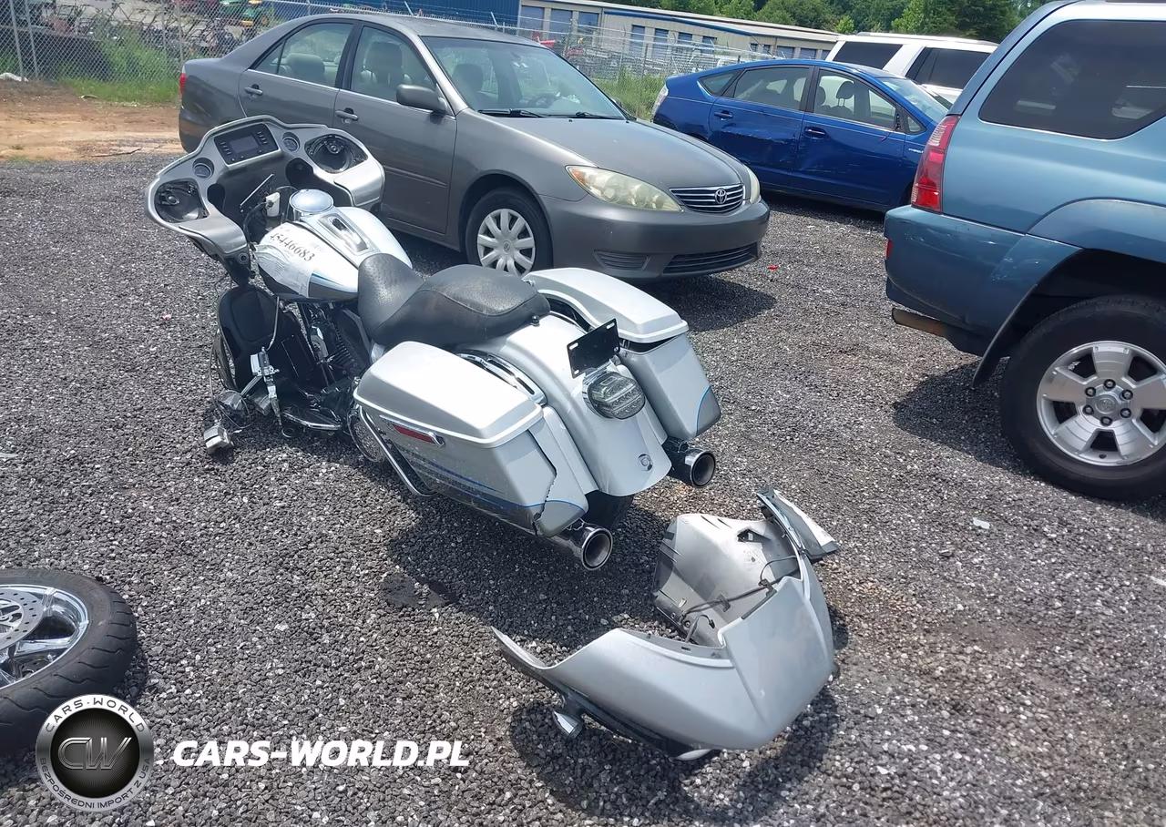 2016 Harley-Davidson Fltruse Cvo Road Glide VIN:1HD1TAN18GB959288 - 3