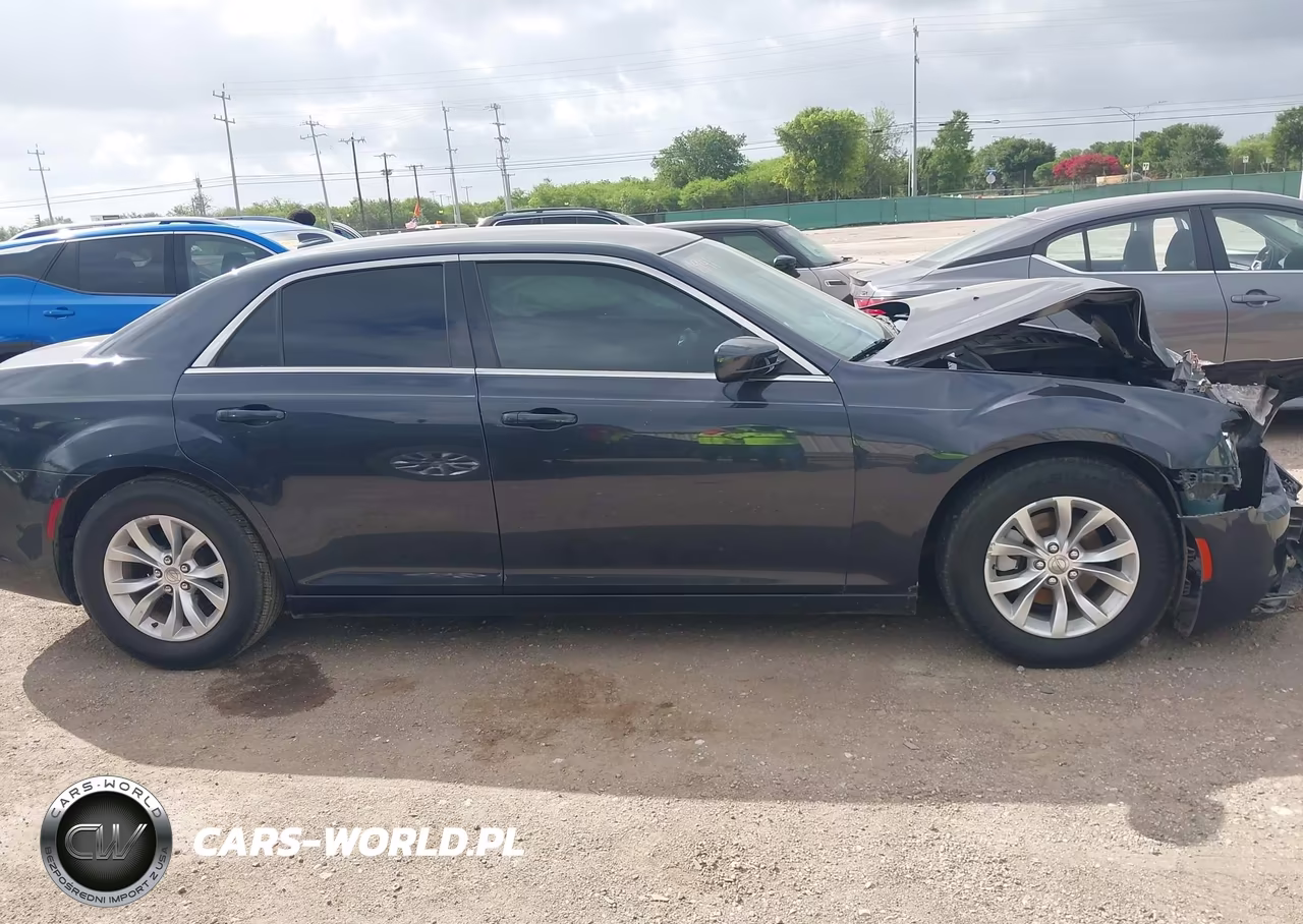 2016 Chrysler 300 Limited VIN:2C3CCAAG9GH141911 - 13