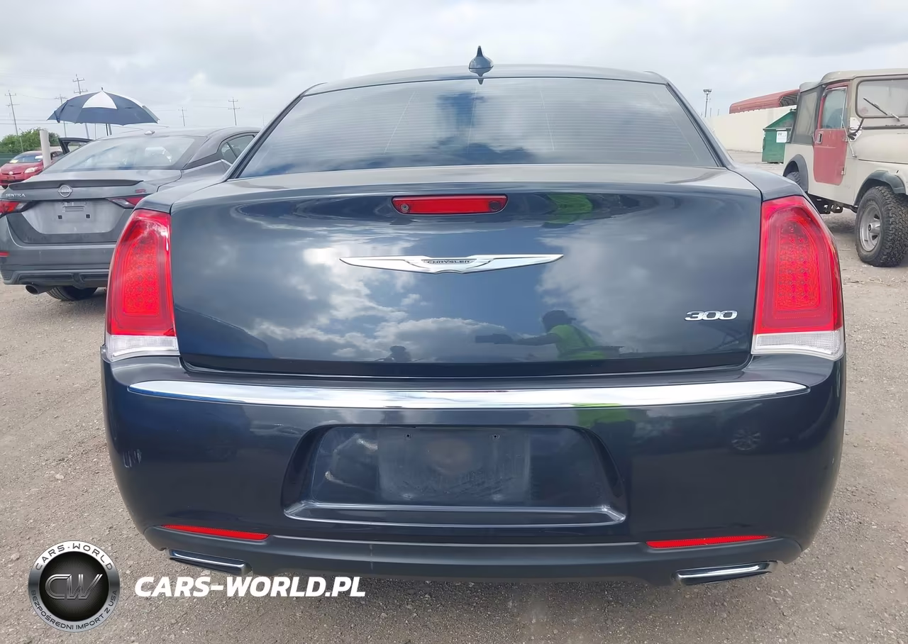 2016 Chrysler 300 Limited VIN:2C3CCAAG9GH141911 - 16